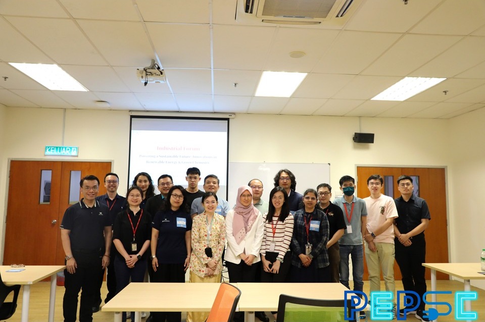 Synvista team with UTAR academic leaders including Ir. Prof. Dr. Lim Yun Seng and Adjunct Prof. Dr. Chen Haoyong at the UTAR Industrial Forum 2025.